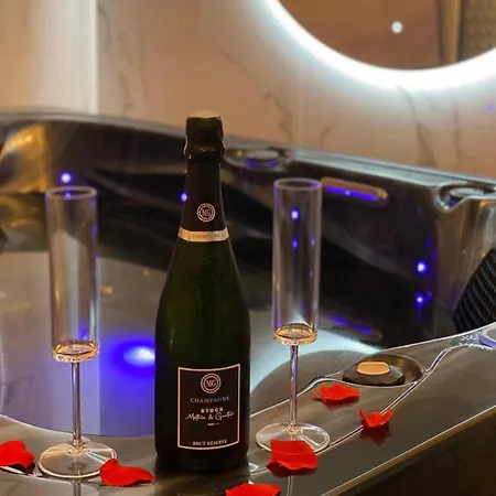 And Jacuzzi Sauna Siege Massant Netflix *