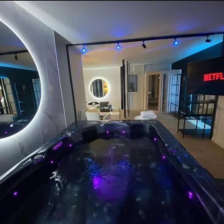 And Jacuzzi Sauna Siege Massant Netflix *